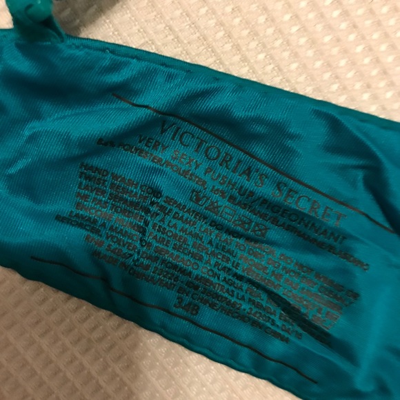 Victoria's Secret push-up up bra - Picture 2 of 2
